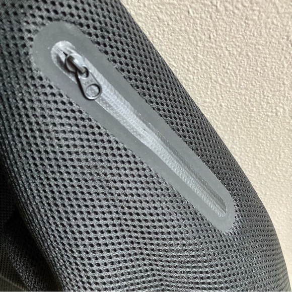 New Balance Women’s Polyester Mesh Bomber jacket 24/7 In Black Size Medium - Picture 4 of 13